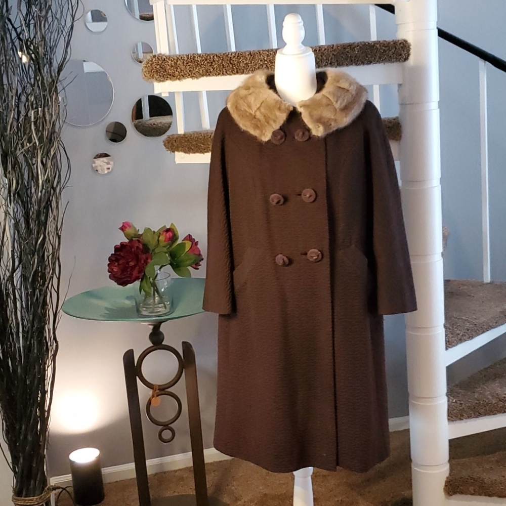 Chic Vintage Coat with Fur Collar - Picture 4 of 12